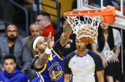 开云体育入口-猛龙队冲刺季后赛，全队士气高昂