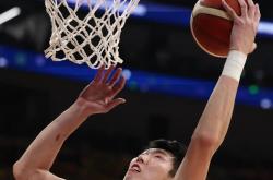 开云体育下载-顶尖篮球运动员在比赛中表现抢眼