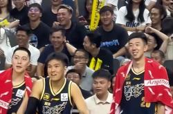 开云APP-上海队完胜广东队，乔治点燃赛场