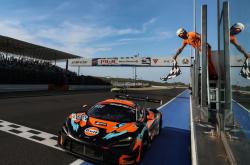 开云平台-红牛二队力克迈凯伦，阿隆索点燃赛场