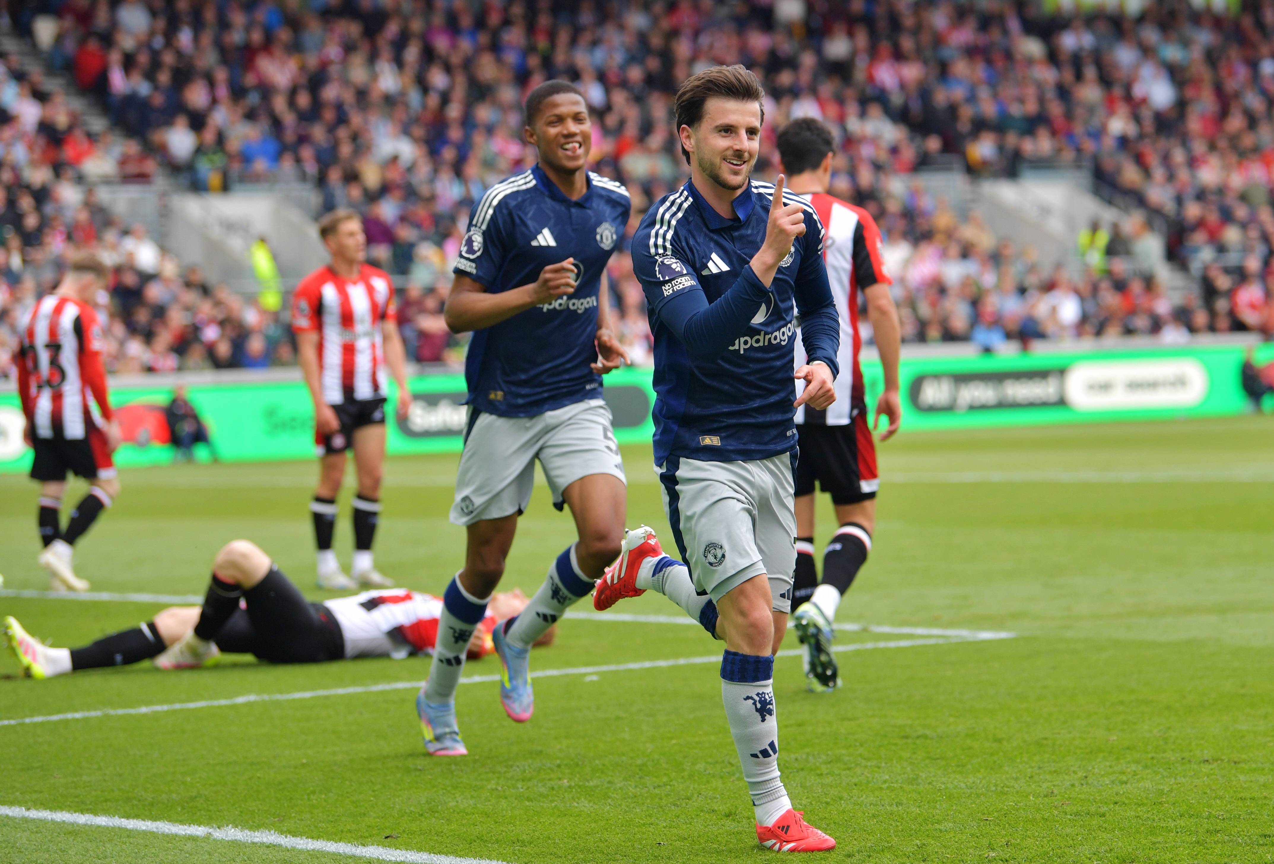 网球赛事中曼联战胜对手成功退赛