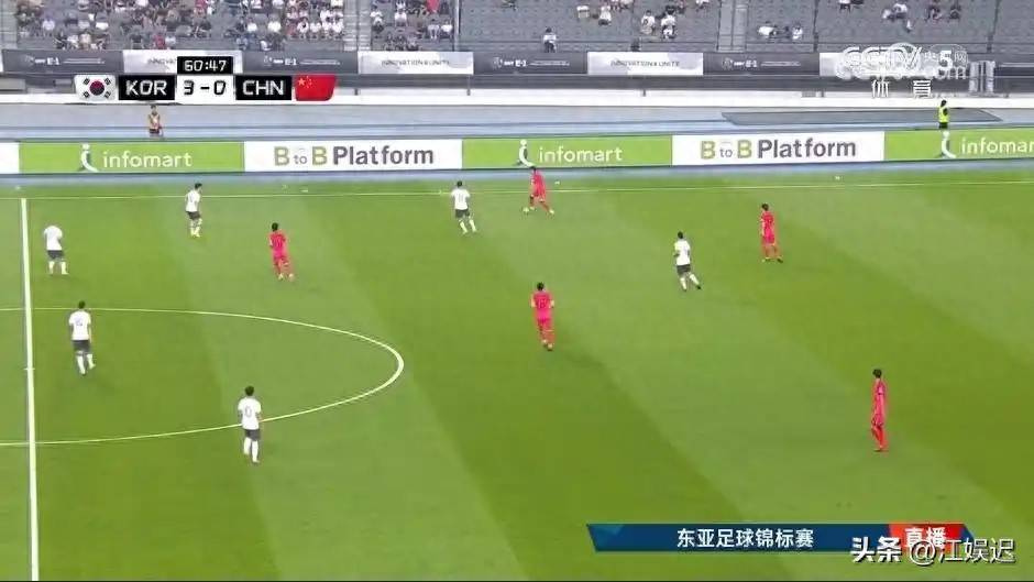 足球比赛中球员面对失误后的调整