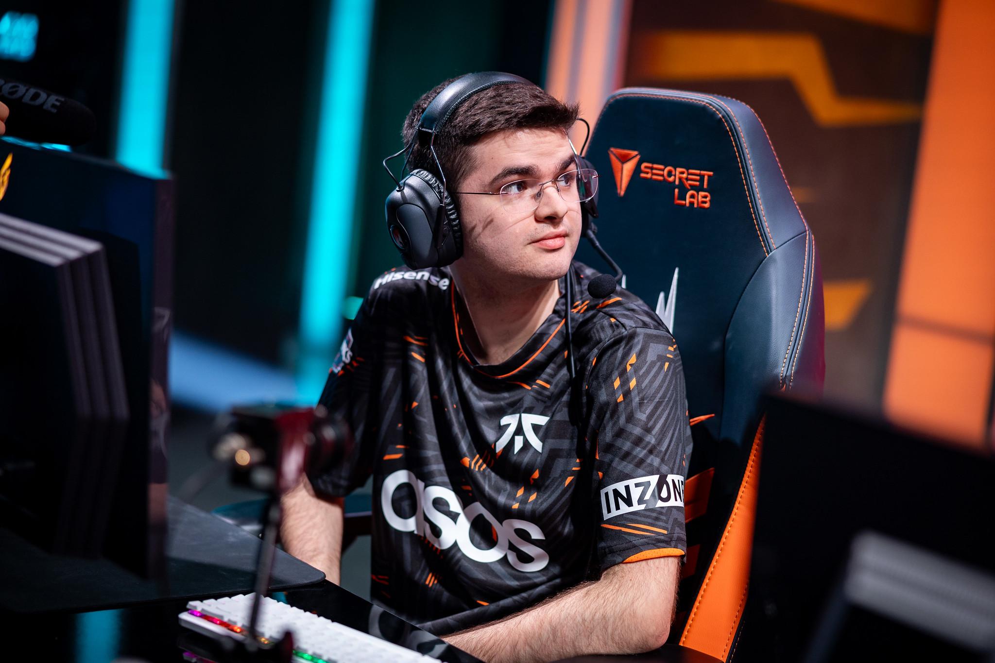 FNC碾压T1，Perkz打出惊人五杀八强赛3:2（釜山）