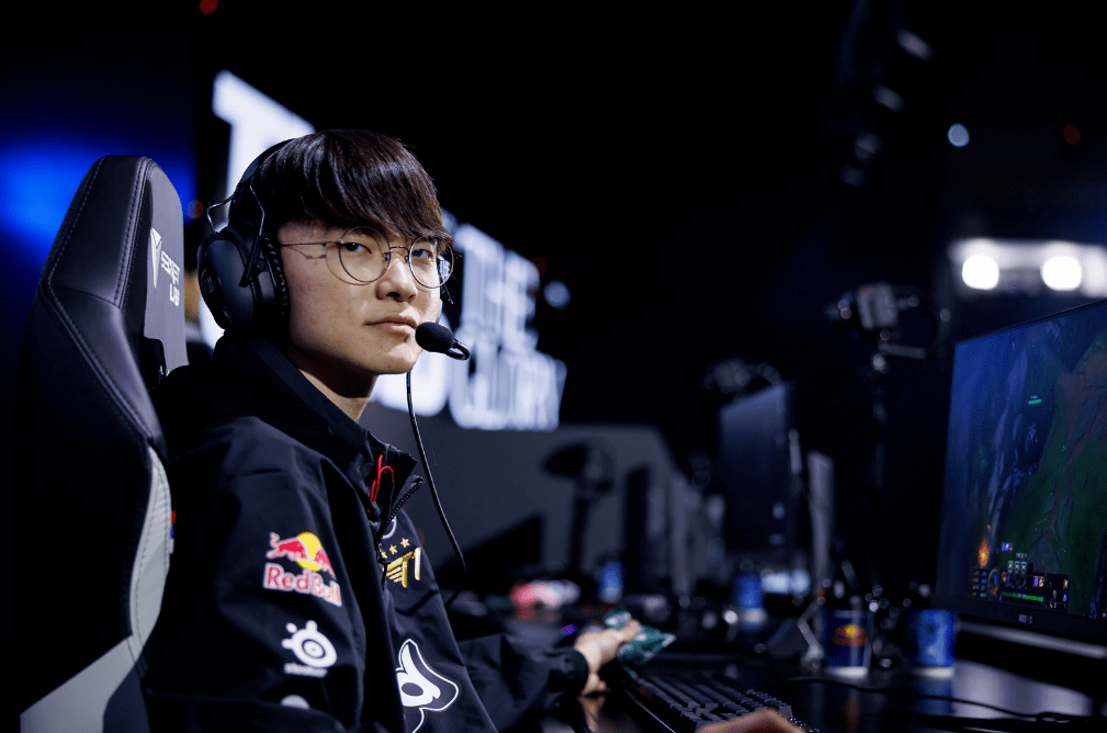 CLG横扫TSM,Crisp团战一打五淘汰赛3:1(上海) CLG横扫TSM,Crisp团战一打五淘汰赛3:1(上海)