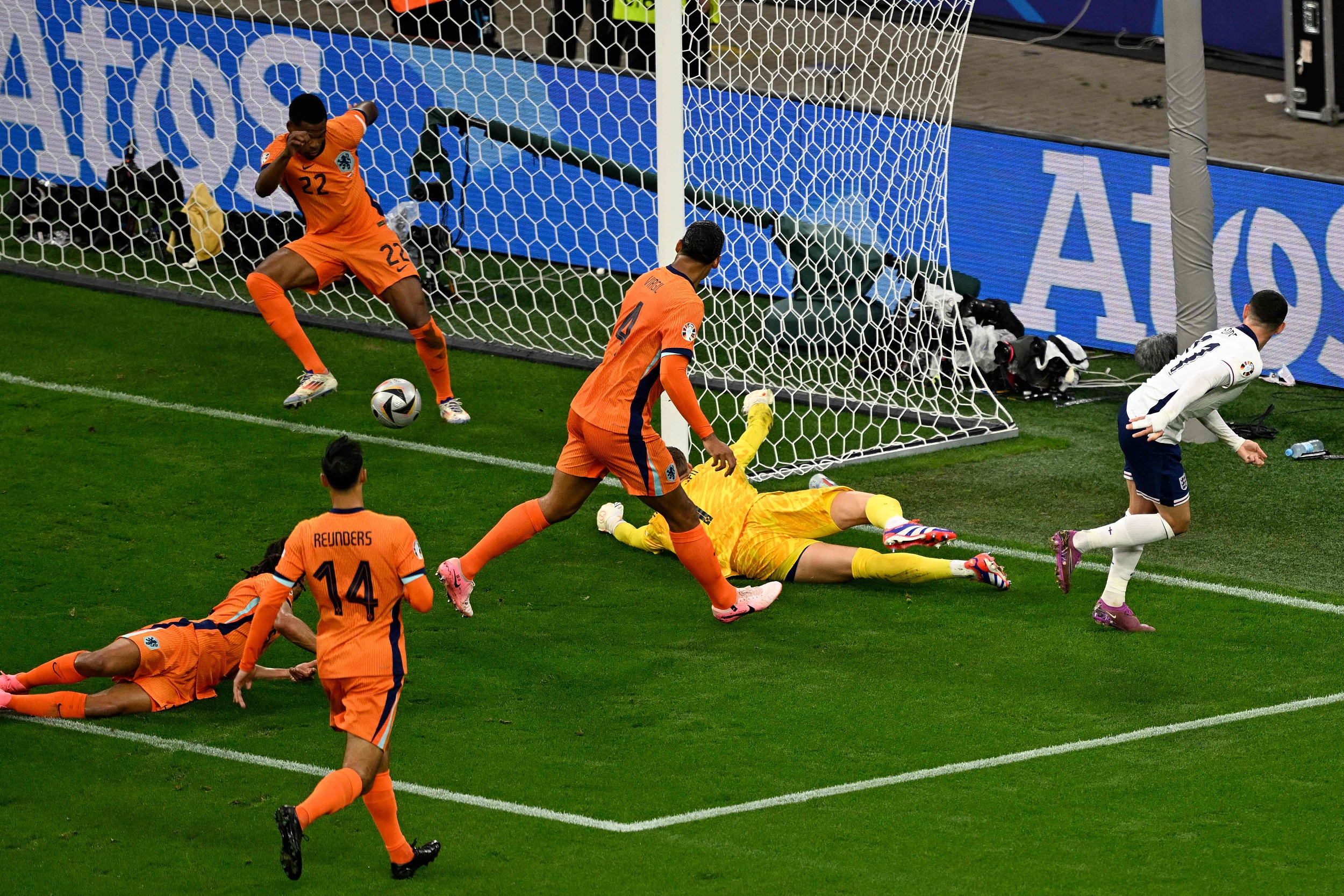 英格兰险胜德国,欧预赛半决赛晋级 英格兰险胜德国,欧预赛半决赛晋级