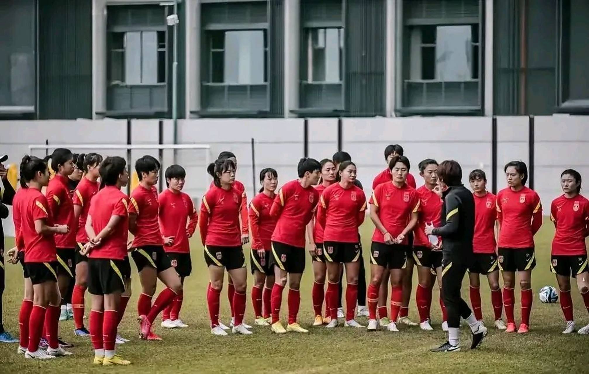 中国女足遭受连败,球队团结合作困难 中国女足遭受连败,球队团结合作困难