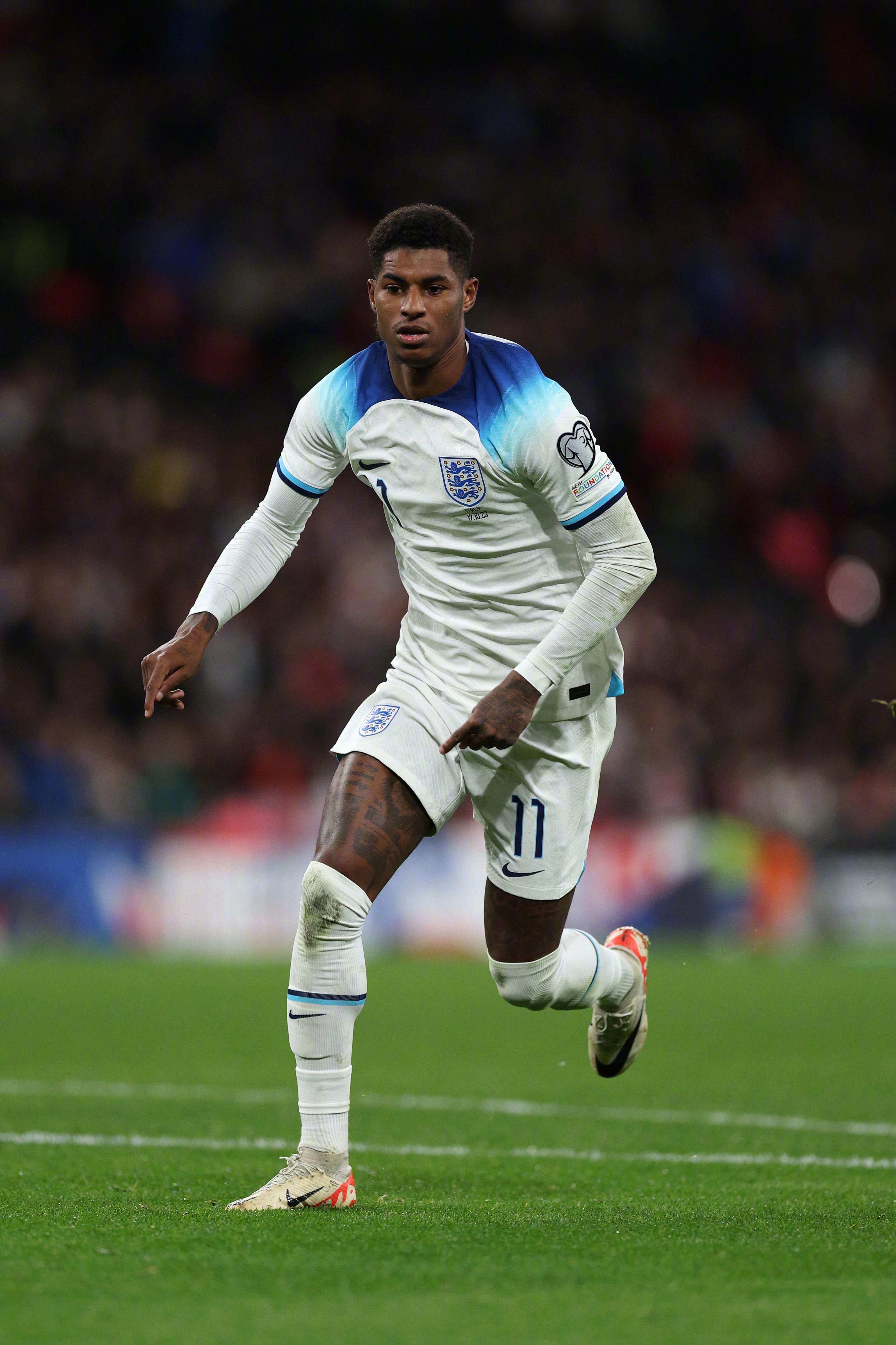 包含曼联客场大胜埃弗顿，稳固前四位置的词条