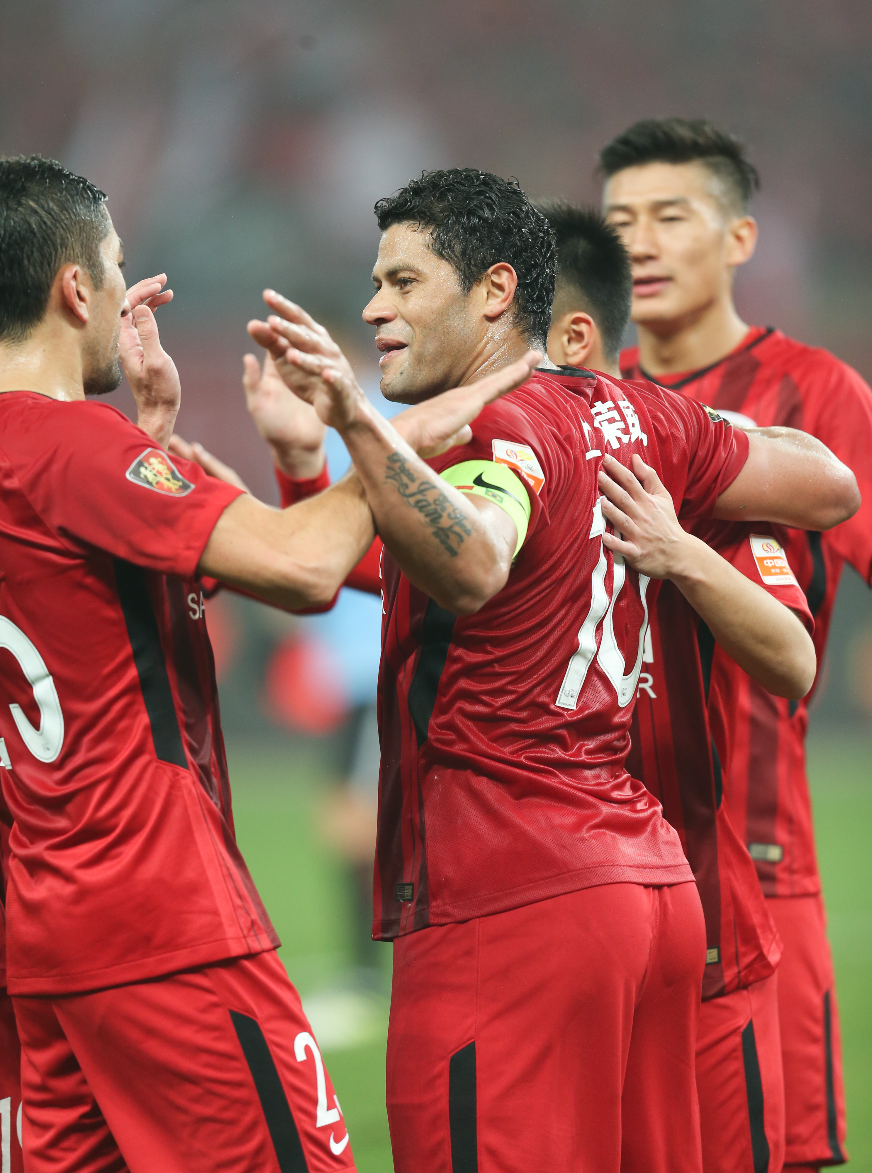 关于上海上港客场憾败大连一方,争夺亚冠资格的信息 关于上海上港客场憾败大连一方,争夺亚冠资格的信息