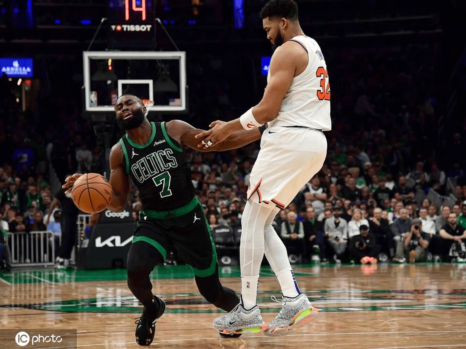 包含公牛碾压德国男篮，杰伦·布朗关键制胜的词条