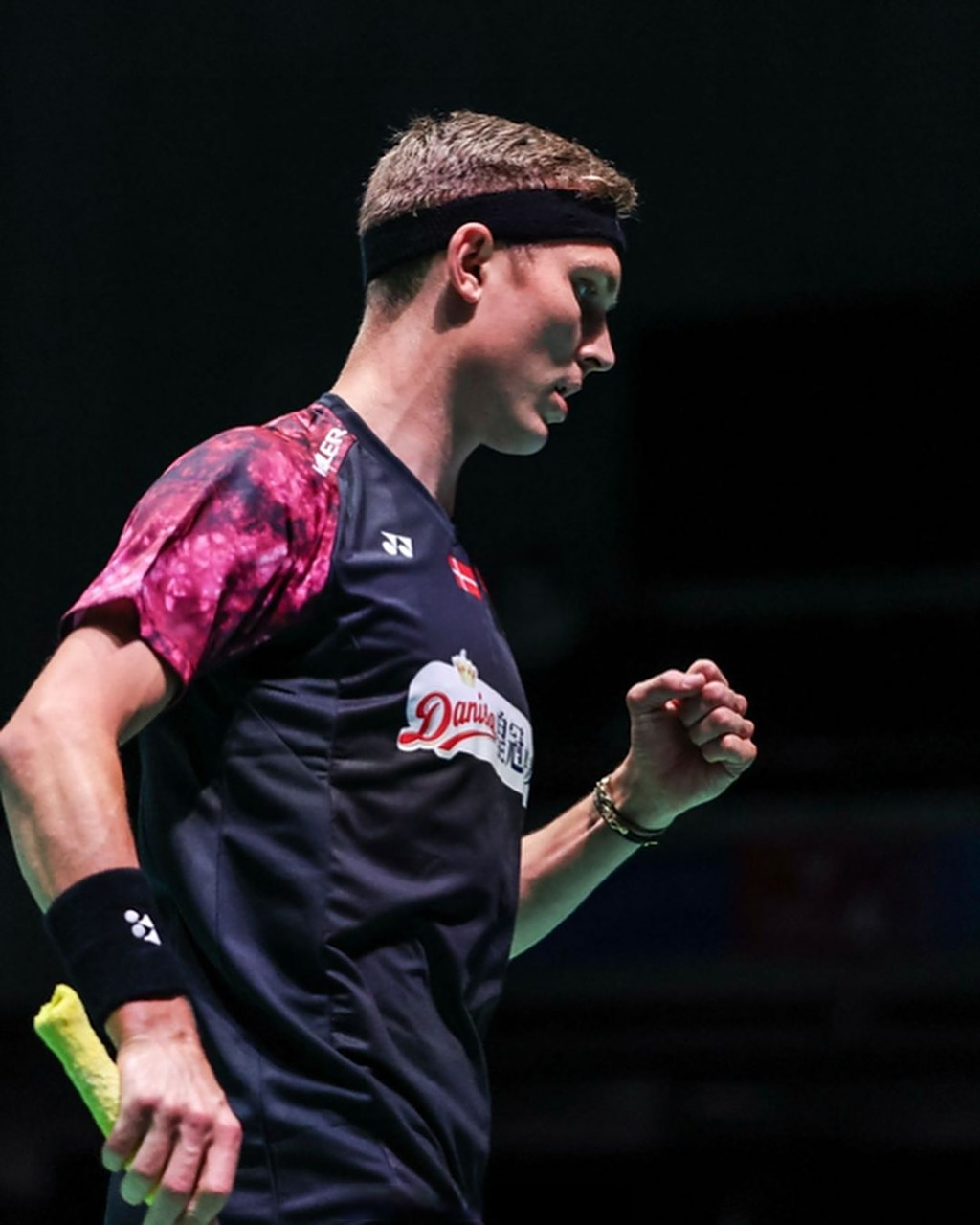 包含英格兰羽毛球队力克中国羽毛球队，安赛龙惊艳世界的词条