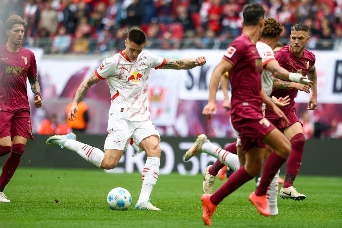 包含莱比锡红牛完胜切尔西，科瓦契奇统治全场的词条