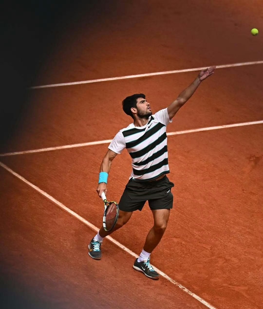 关于世界网球队横扫德国网球队，德约科维奇完成帽子戏法的信息