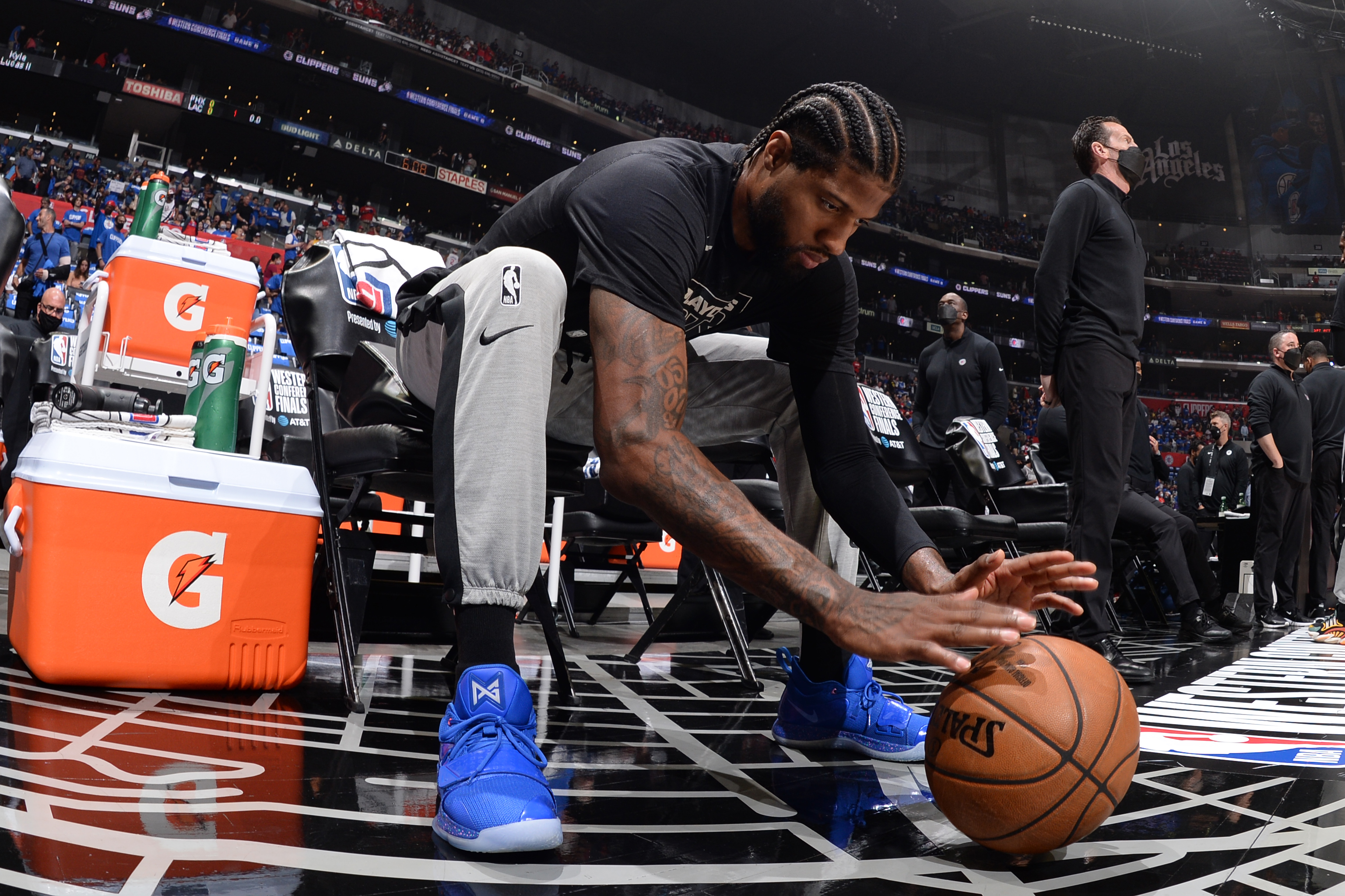 上海队完胜广东队，乔治点燃赛场